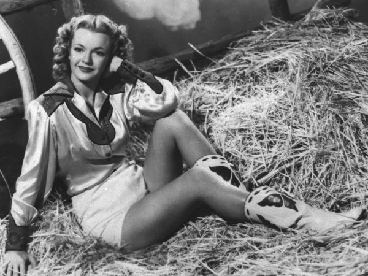 abc4a415c90c480e70af390fbd934f17 Big Names Born in 1912: The Ultimate List (Discover Celebrities Born in 1912 Today)