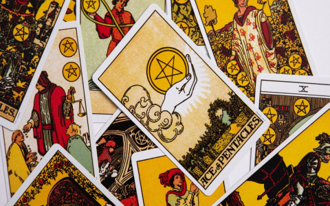Seeking Financial Guidance? Get a Free Money Tarot Reading