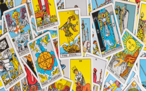 What are the Queen of Swords Feelings? (Heres How to Figure Out What She is Feeling)