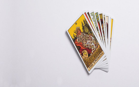Free Love Tarot Reading with a 10 Card Spread: Simple Guide for Beginners.