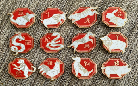 Relationship Guide: Exploring Horse Man and Rooster Woman Zodiac Compatibility