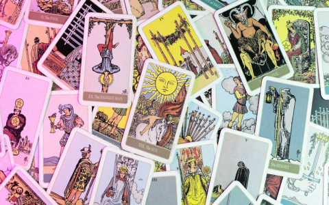 The Queen of Swords and Relationships: Head Over Heart, What to Expect?